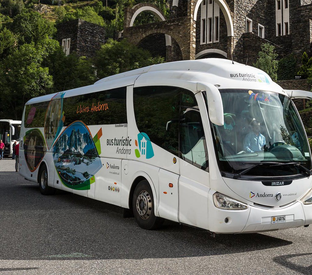 Découvrir le pays à bord du Bus touristique