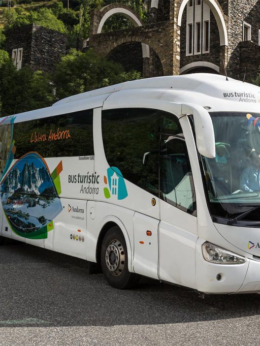 Découvrir le pays à bord du Bus touristique