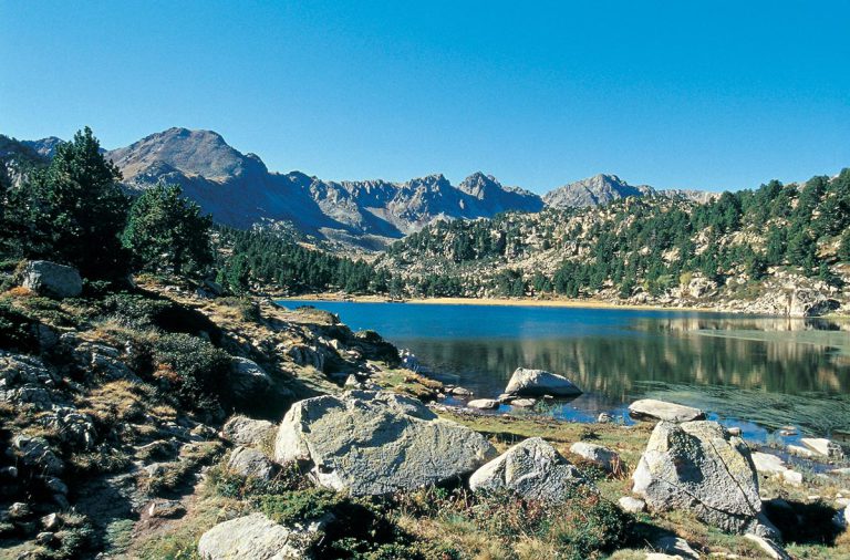 Llac dels Pessons Andorra, Turisme Centre Comercial illa Carlemany