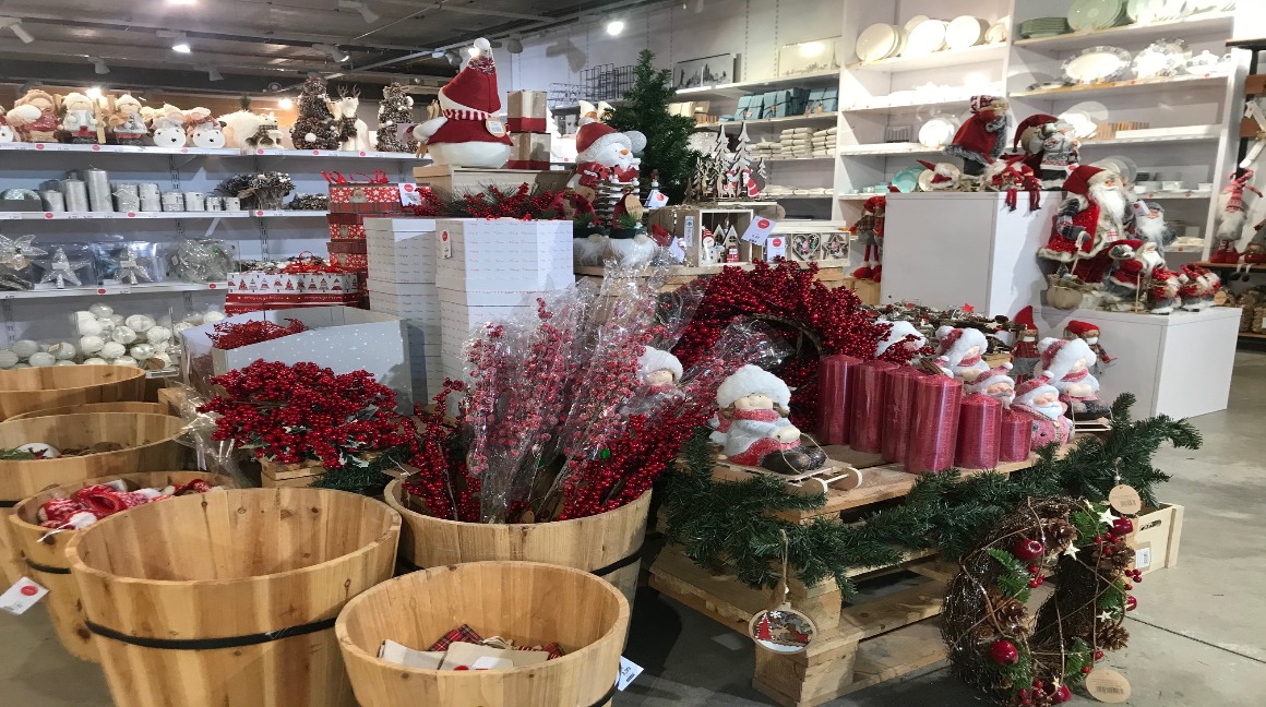Decorate your home with Christmas accessories
