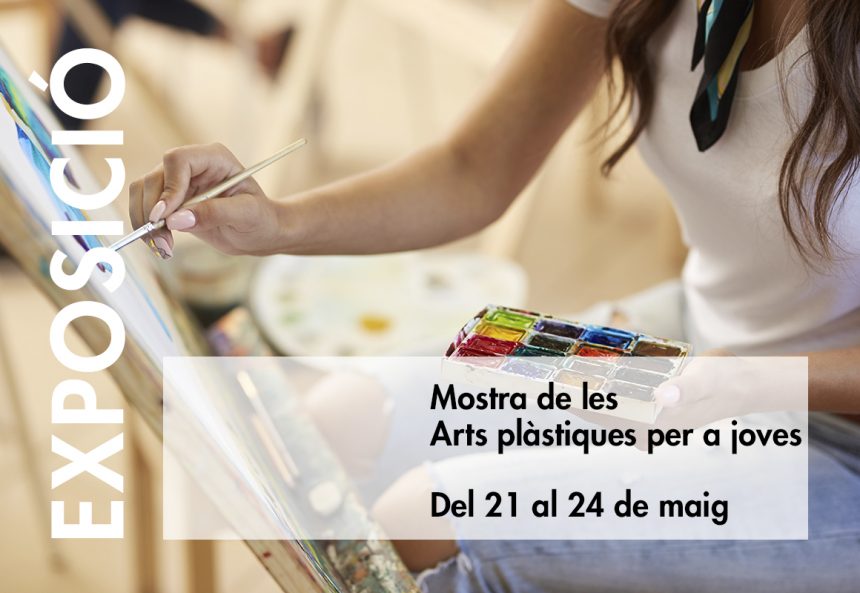 Noia pintant a bastidor per l' Exposició Mostra de les Arts plàstiques per a joves